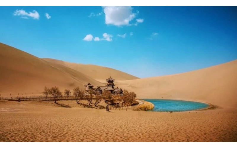 鸣沙山月牙泉景区荣膺“2020新甘肃十大最治愈景区”称号